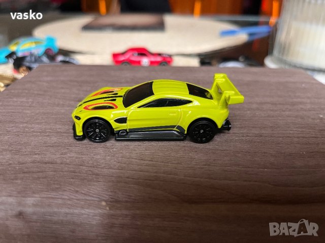 Hotwheels-Aston Martin