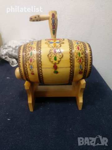 Дървено буренце с канелка и стойка