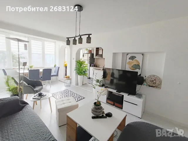 СОБСТВЕНИК продава тристаен, тухлен, ремонтиран апартамент кв.Чайка, снимка 2 - Апартаменти - 47208142