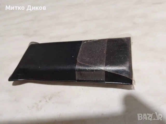 малка винтидж четка за дрехи или премахване на мъх (нukanpoistaja / четка с червено кадифе/плюш),с к, снимка 2 - Мопове, кофи, четки и метли - 56180994