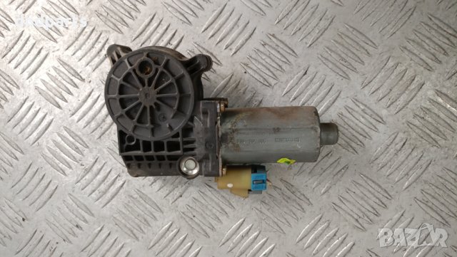 Моторче стъклоповдигач врата Mercedes ML W163 2001г.(предна дясна)	