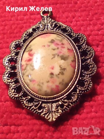 СТАР ОРНАМЕНТИРАН БРОНЗОВ БЕЛ ЕПОК СТИЛ ФЛОРАЛЕН МЕДАЛЬОН АРТ ПЕНДАНТ с ЕМАЙЛ-ЛАК УКРАСА 56781