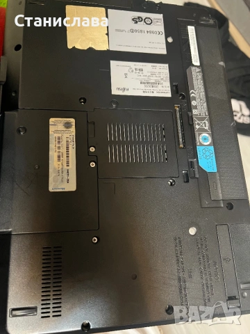 Лаптоп Fujitsu, снимка 3 - Лаптопи за дома - 53406025