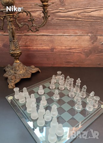 Чисто нов стъклен шах, снимка 1 - Настолни игри - 40993245