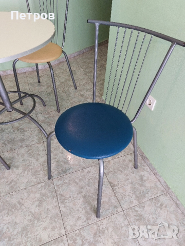 Кръгла маса с 4 стола, налични 4 комплекта, снимка 4 - Маси - 44713241