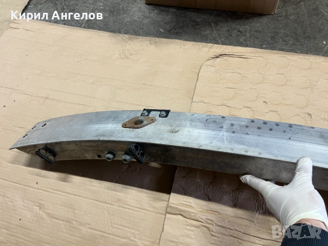 Гредата на предната броня за Mercedes C-class W203 (седан и комби), снимка 2 - Части - 53637134