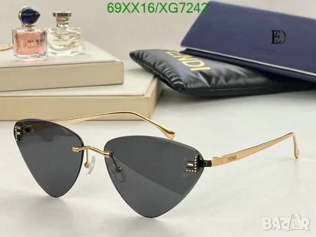 очила с калъф ray ban hermes chanel fendi cartier burberry versace , снимка 13 - Слънчеви и диоптрични очила - 50415876