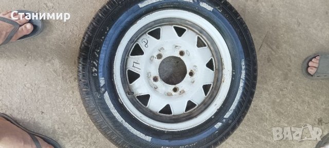 Тенекиени джанти 5/139.7 15" с нови зимни гуми на 300 км, снимка 1 - Гуми и джанти - 41566632