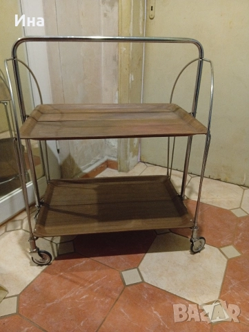 Сгъваема руска масичка на колела.