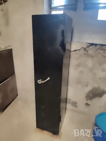 Продавам метална каса за ловно оръжие.