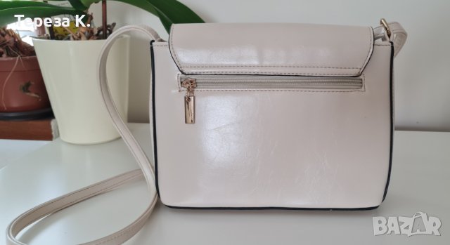 Бяла дамска чанта за през рамо - цвят екрю, снимка 3 - Чанти - 42328296