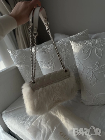 Оригинална чанта Guess, снимка 4 - Чанти - 52171566
