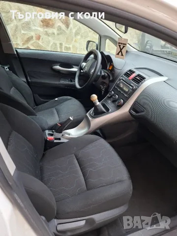 Toyota Auris 1.33 vvti, снимка 6 - Автомобили и джипове - 56411968
