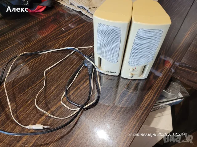компютърни тонколонки, микрофон и мишка