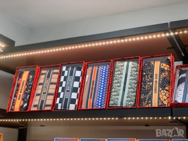 портмонета в кутия karl lagerfeld ysl saint laurent guess prada pinko MCM chanel , снимка 14 - Портфейли, портмонета - 50999464