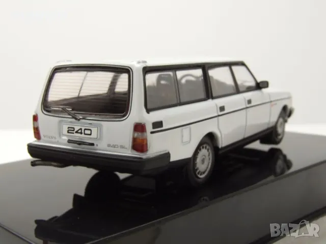 Volvo 240 GL Kombi 1990 - мащаб 1:43 на ixo models моделът е нов в PVC дисплей-кейс, снимка 3 - Колекции - 49719601