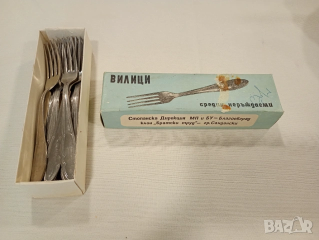 Средни неръждаеми вилици 12 бр от 1962 година гр.Сандански