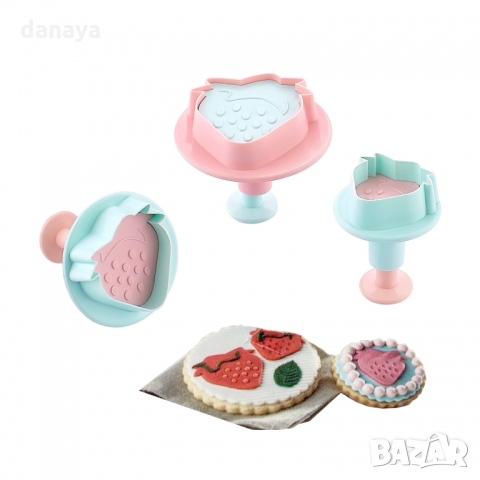 2775 Комплект резци за сладки с бутало Ягодки, 3 броя