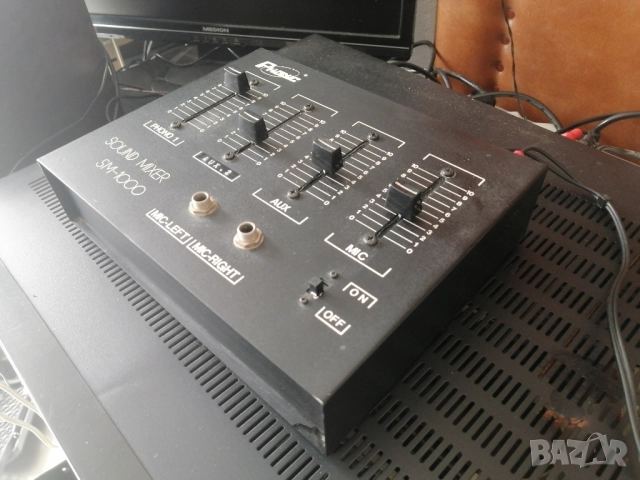 4 канален аудио-миксер Phonic SM-1000, снимка 3 - Ресийвъри, усилватели, смесителни пултове - 51729523