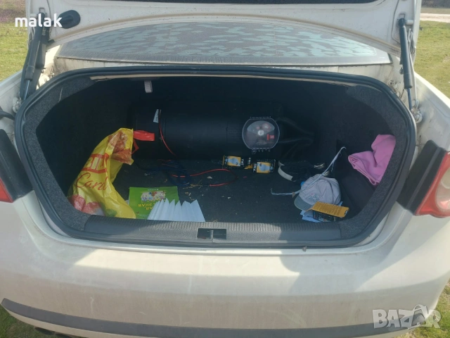 Джета 2,5 бензин с газ, снимка 9 - Автомобили и джипове - 53873772