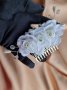 Сватбен аксесоар - метален гребен с три красиви бели цветя от плат, снимка 1 - Аксесоари за коса - 39300070