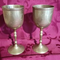Двойка чаши /бокали за вино от масивен бронз гравирани, снимка 1 - Антикварни и старинни предмети - 44452100