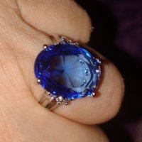 Луксозен пръстен с голям сапфир, снимка 2 - Пръстени - 41659800