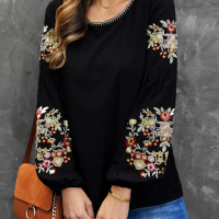 Дамска блуза в черно с дълъг ръкав и бродерия с цветя, снимка 4 - Блузи с дълъг ръкав и пуловери - 44631746