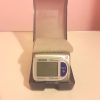 Апарат за измерване на кръвно налягане  OMRON , снимка 1 - Уреди за диагностика - 44308403