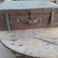 Стар дървен куфар, снимка 8 - Антикварни и старинни предмети - 39223560
