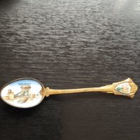 Сувенири:  Холандска пантофка, дървена купа, малка сувенирна лъжичка , снимка 4 - Други ценни предмети - 41186001