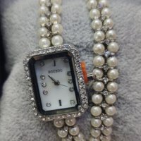 Дамски часовник с гривна - правоъгълен, снимка 1 - Дамски - 44343477