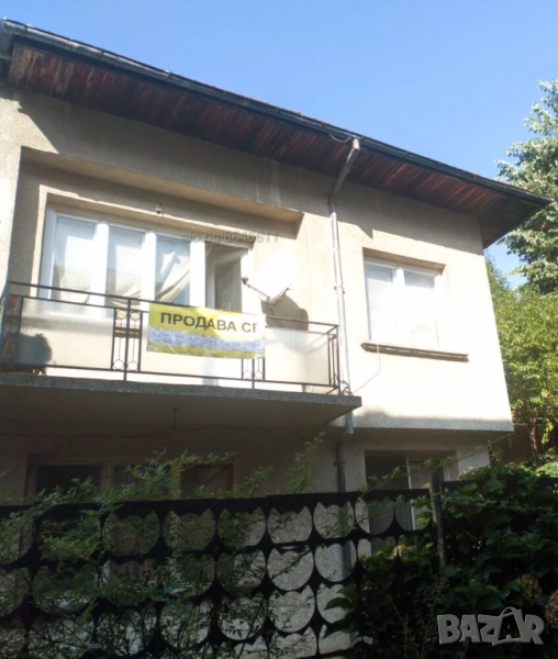 Топ локация и ценаПродавам Двуетажна масивна къща  в гр.ТЕТЕВЕН на 10м от главната пешеходна улица,, снимка 1