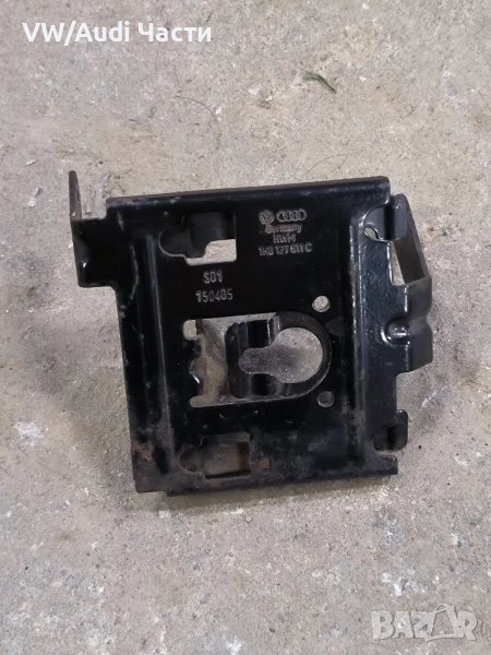 Стойка поставка казанче бензинови пари Голф 5 Ауди А3 VW Golf 5 Audi A3 8P Passat Touran 1K0127811C, снимка 1