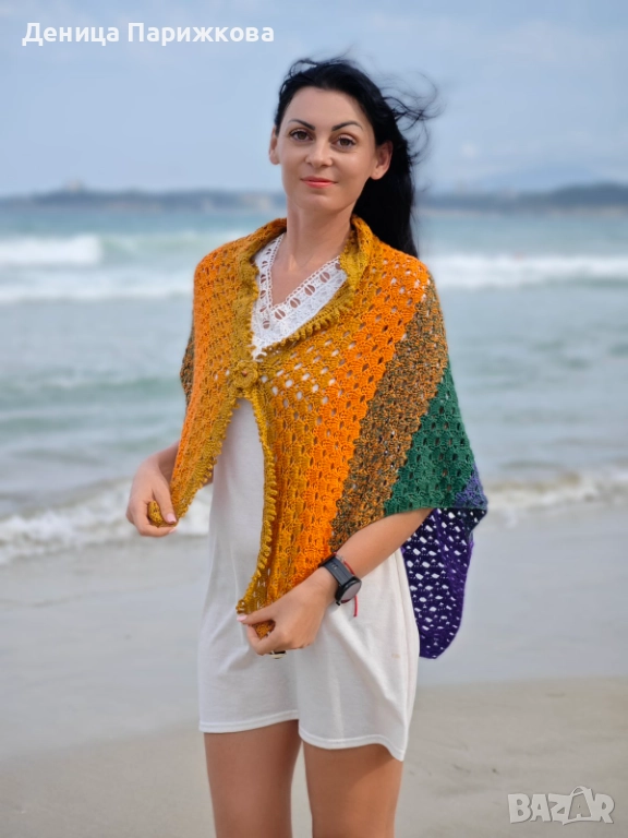 Ръчно плетен триъгълен шал наметка с ресни "Горски полъх", снимка 1