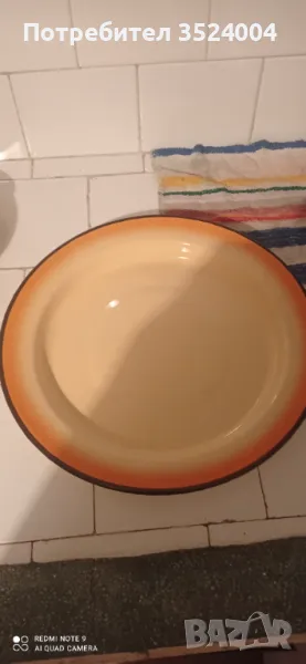 Нова голяма емайлирана чиния  може да се пече в нея 70-80  на миналия век , снимка 1