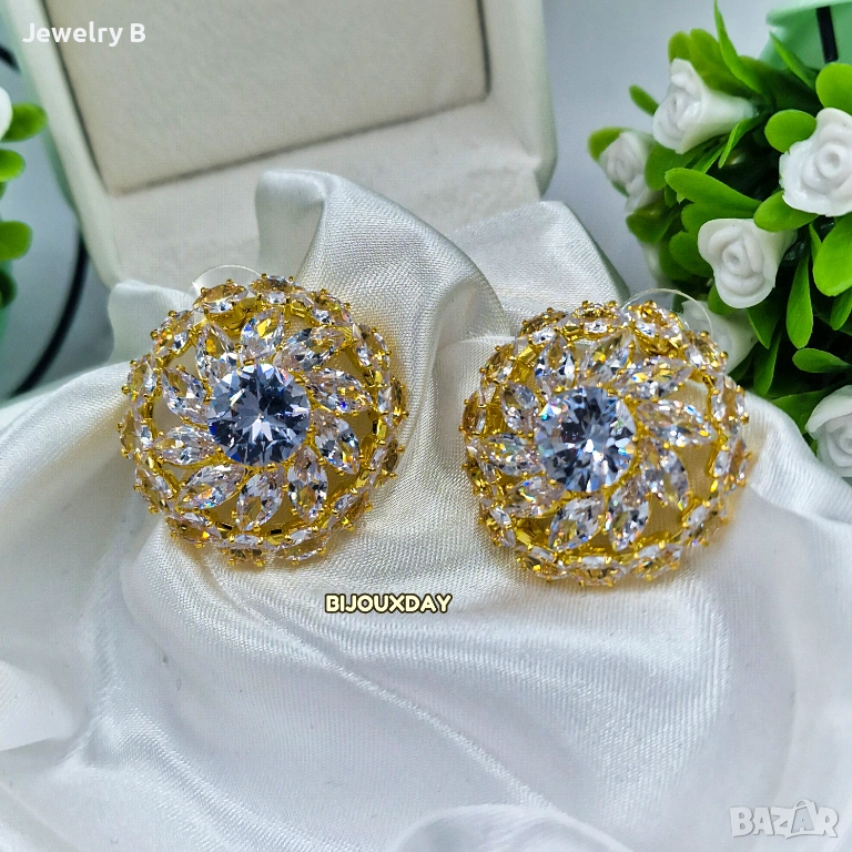  Дамски обеци с кристали и позлата , снимка 1