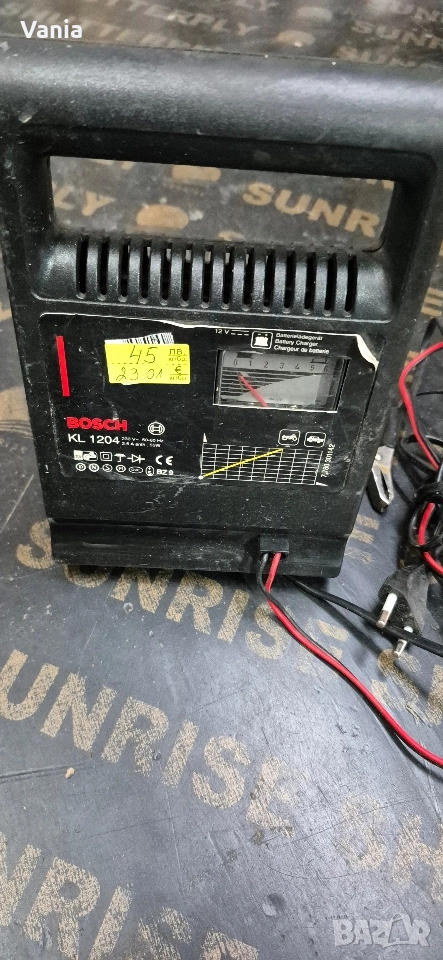 Зарядно за акумулатор Bosch, снимка 1