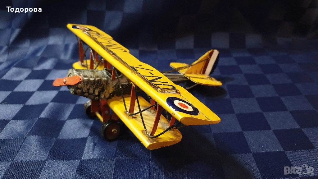 Стар метален витлов самолет, снимка 1