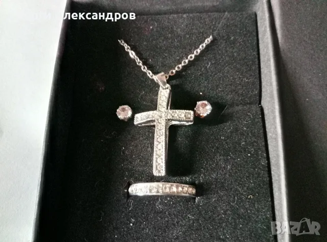 SWAROVSKI - СКЪПОЦЕНЕН Нежен Комплект КОЛИЕ с КРЪСТ ОБЕЦИ и ПРЪСТЕН в Оригиналната Кутийка СВАРОВСКИ, снимка 2 - Бижутерийни комплекти - 56156518