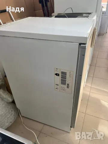 Хладилник AEG-Santo с малка камера-85/60/50 см, снимка 4 - Хладилници - 50154085