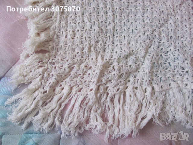 2 бели триъгълни шала - плетени от старо време, снимка 5 - Шалове - 41487275