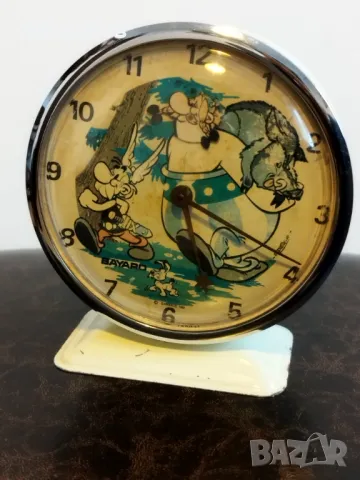 Стар механичен будилник, настолен часовник