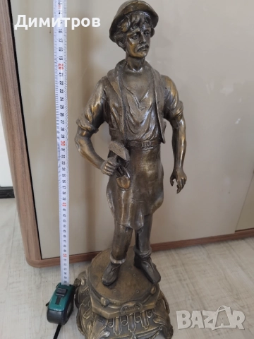 Метална скулптура пластика