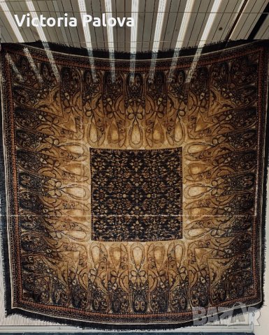 Голям дизайнерски шал ELAINE GOLD ИТАЛИЯ, снимка 3 - Шалове - 39535284