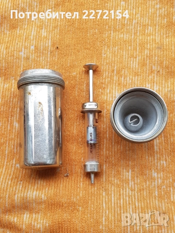 Стъклена спринцовка в метален калъф, снимка 3 - Антикварни и старинни предмети - 51453024