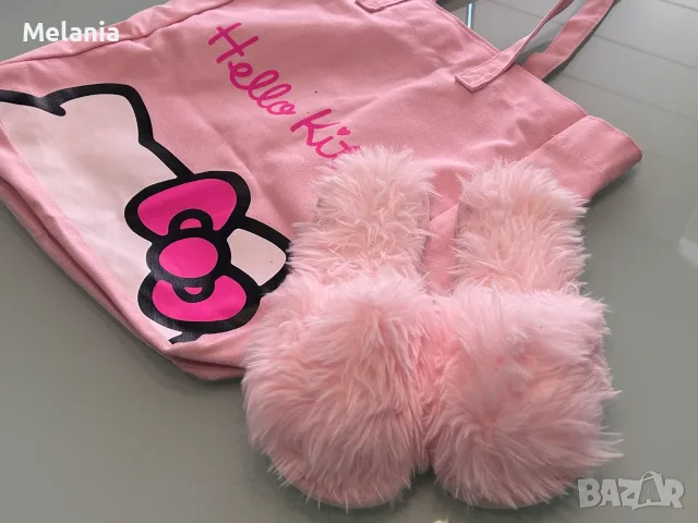 Комплект чанта Hello Kitty и пухкави пантофи, снимка 3 - Детски сандали и чехли - 55961773
