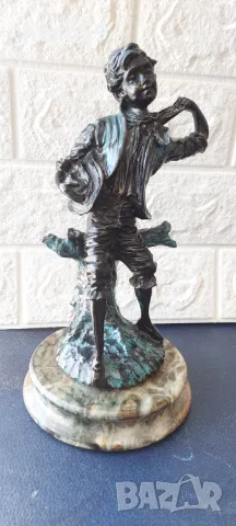 Стара метална фигура с мраморен постамент, снимка 1