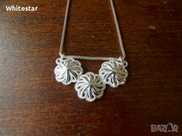 Посребрено дамско колие с елемент "цветове"