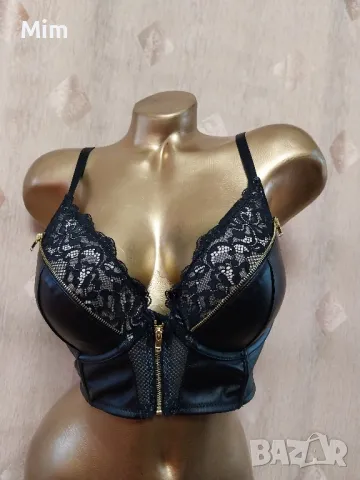 75 C Черен сутиен от еко кожа и дантела 